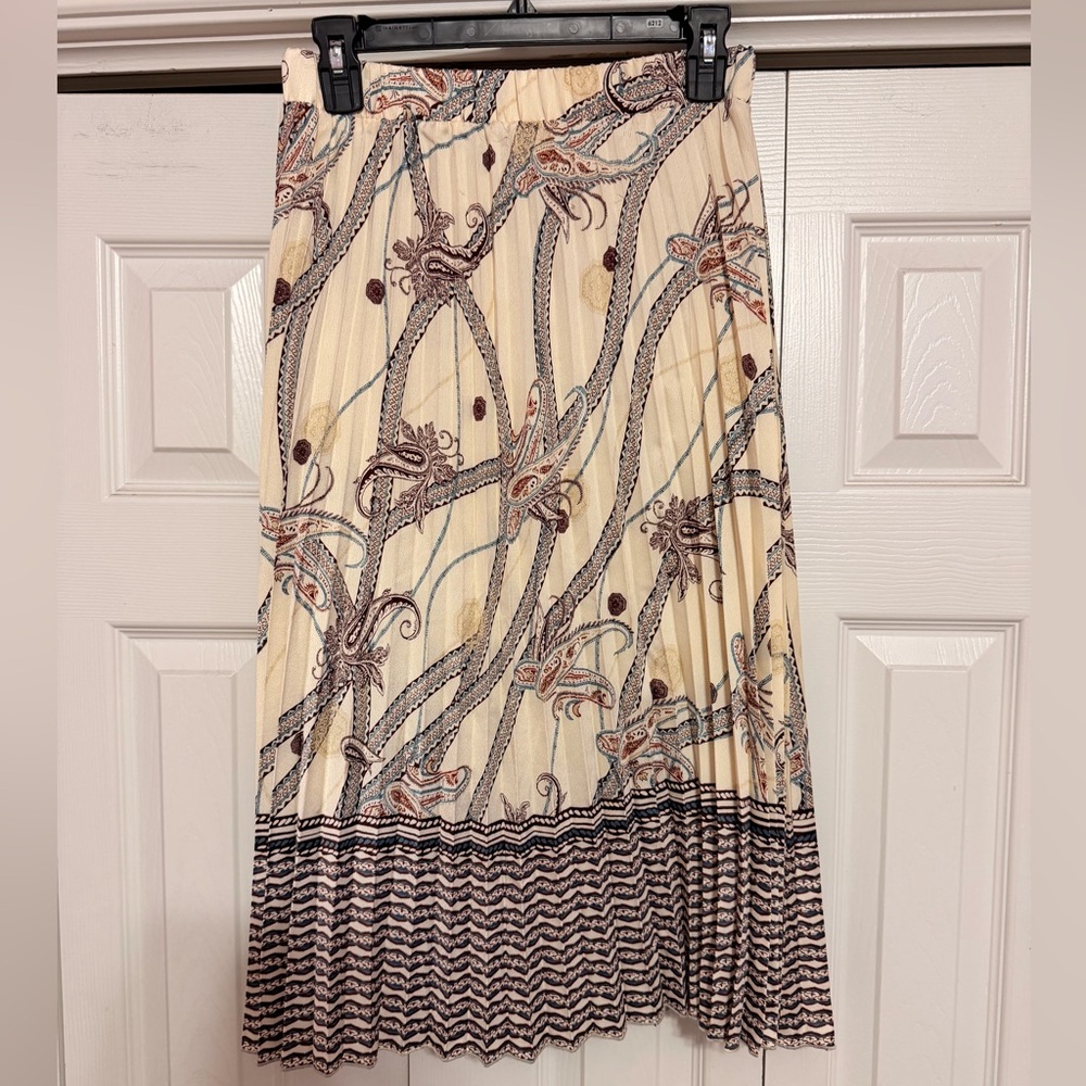 H&M Cream and Brown Patterned Skirt